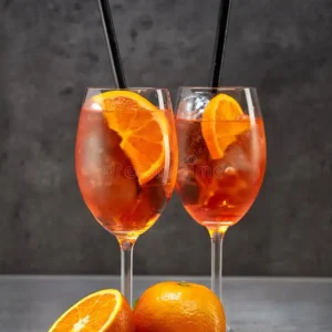 due vetri del aperol spritz il cocktail 92618361
